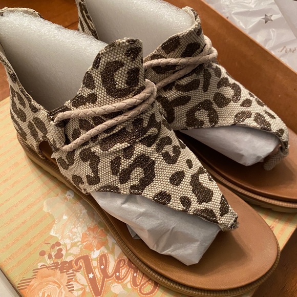 Very G COREY Natural Bronze Leopard Print Sandals - Picture 5 of 5
